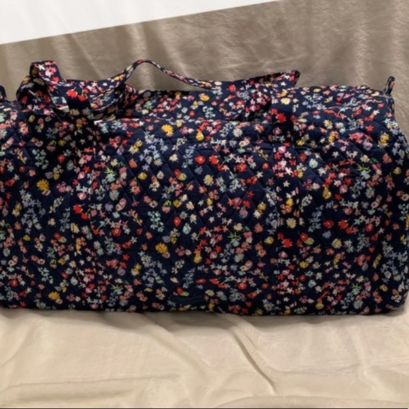NWT vera bradley large duffel scattered wildflower - Picture 2 of 6